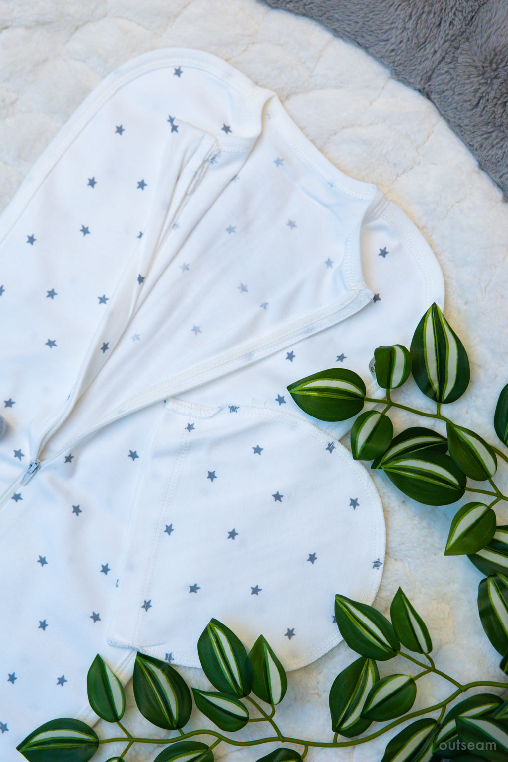 Outseam Newborn Sleep Cocoon Grey Stars — detail view 3